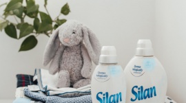 Pierwsze ubranka dla Twojego dziecka i Waszej planety LIFESTYLE, Dziecko - Wyprawka dla noworodka – to temat, który wiąże się z mnóstwem radości, ale też rodzi wiele pytań, zwłaszcza w przypadku debiutantek w roli mamy. Jakie ubranka przygotować? Nowe czy używane? I wreszcie – jak dbać o ubranka, aby posłużyły jak najdłużej?